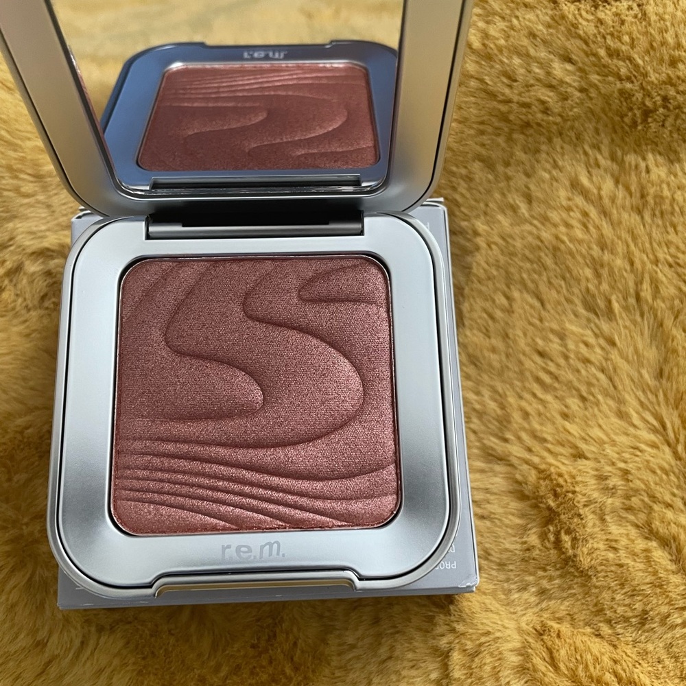 Cosmetics - Picture 13 of 15
